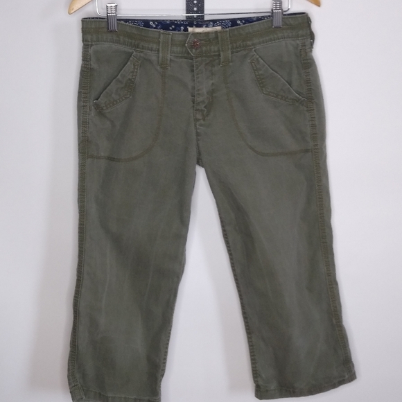Levis capris size 8 - Picture 2 of 6